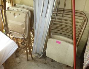 lot 246 image: 5 vintage folding chairs
