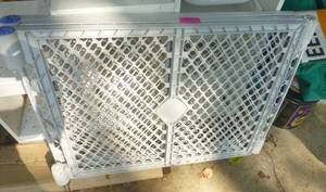 lot 251 image: 3 panel safety gate