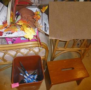 lot 154 image: Group of misc - Fall dcor items, step stool, walkway snowmen
