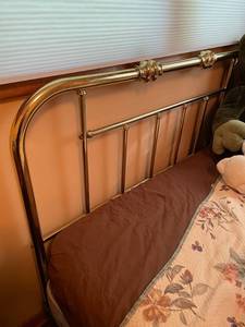 lot 93 image: Full size bed frame