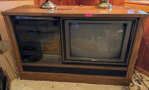 lot 138 image: Curtis Mathes console tv with stereo system
