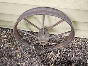 lot 95 image: Antique Iron Wheel Hub