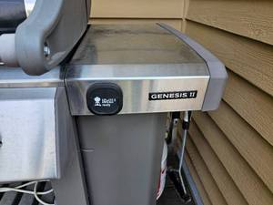 lot 49 image: Weber Genesis II Gas Grill