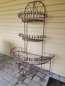 lot 17 image: Amazing Metal Wire Triple Tiered Plant Rack