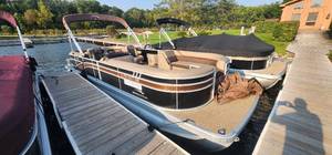 lot 1G image: 2022 Bennington 25 SSRX Tri Toon - Located in Nisswa MN on Gull Lake