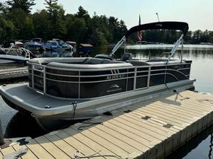 lot 3G image: 2023 Bennington 22 SXL Tri Toon - Located in Nisswa MN on Gull Lake