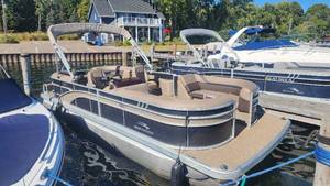 lot 17S image: 2022 Bennington 23 SLX - Located in Smiths Bay on Lake Minnetonka