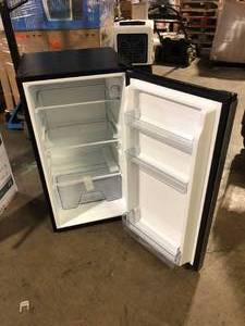 Vissani 3.2 cu. ft. Mini Refrigerator in Stainless Steel     Customer Returns See Pictures