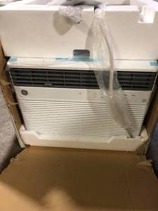 GE 12,000 BTU 115V Window Air Conditioner Cools 550 Sq. Ft. with SMART technology, ENERGY STAR and Remote in White  Customer Returns See Pictures