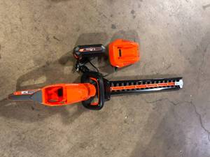ECHO eFORCE 22 in. 56V Cordless Battery Hedge Trimmer with 2.5Ah Battery and Charger  Customer Returns See Pictures