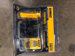 DEWALT 20V MAX POWERSTACK Compact Battery Starter Kit Customer Returns See Pictures