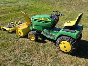 John Deere 345 Lawn Tractor