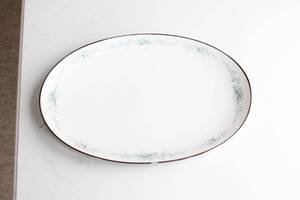 lot 1 image: Vintage Floral Fine China Dinnerware Set - 92 Pieces