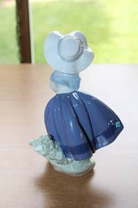 lot 3 image: Lladro Porcelain Figurine of Young Girl with Flowers