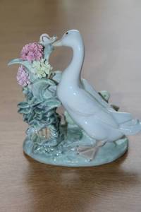 lot 5 image: Lladro Porcelain Mother Duck Figurine with Ducklings