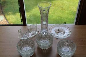 lot 11 image: Lot of Assorted Crystal Glassware