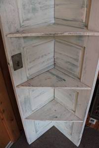 lot 21 image: Vintage Corner Bookshelf With Distressed White Finish