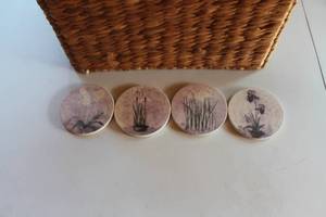 lot 24 image: Wicker Storage Basket with 4 Decorative Coasters