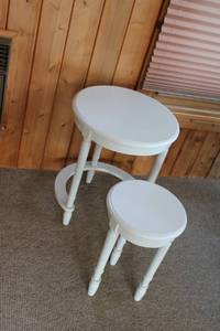 lot 29 image: Set of White Nesting Tables