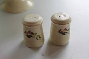 lot 33 image: Vintage Hand-Painted Ceramic Kitchenware Set