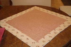 lot 43 image: Decorative Hand-Painted Tray with Tablecloth and Artificial Plant Set