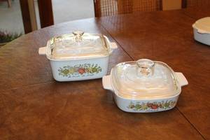 lot 64 image: Vintage CorningWare Spice of Life Baking Dishes Set
