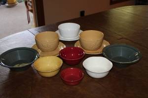 lot 73 image: Lot of Dinnerware