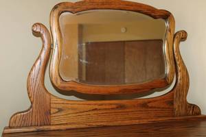 lot 86 image: Antique Oak Wood Dresser with Mirror