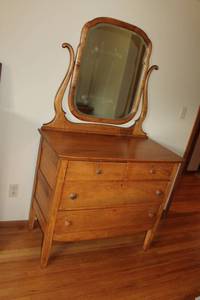 lot 103 image: Vintage Wooden Dresser with Mirror