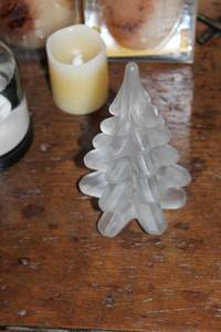 lot 108 image: Assorted Home Decor and Candle Set