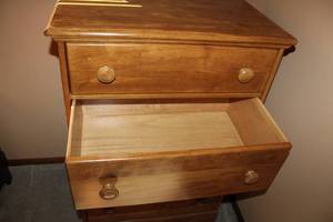 lot 121 image: Wooden 4-Drawer Chest