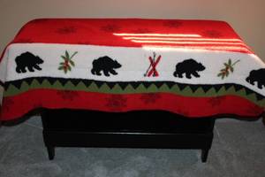 lot 123 image: Rustic Decor Set with Black Wooden Console Table