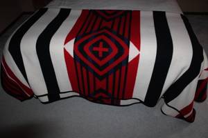 lot A-124 image: Beaver State Pendleton Woolen Mills RobeShawl Blanket