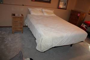 lot 125 image: Beautyrest Simple Motion Base with Remote