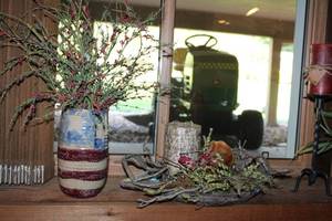 lot 141 image: Assorted Decorative Home Decor Items