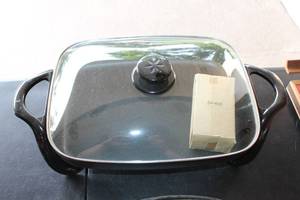 lot 171 image: Lot of Kitchenware Electric Griddle, Roasting Pan, and Warming Tray