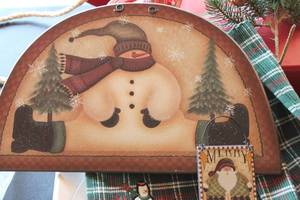 lot 175 image: Assorted Holiday Decor Lot with Snowman Wall Art, Bowls, and More
