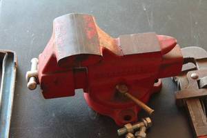 lot 185 image: Assorted Hand Tools Lot with Vice, Pipe Wrenches, and C-Clamps