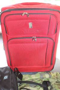 lot 191 image: Lot of 3 Travel Bags Black, Camouflage, and Red