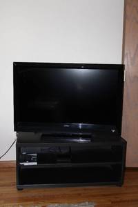 lot 203 image: Vizio Full HD 1080p TV with Stand and Remote