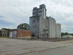 lot 2 image: New Ulm Grain Elevator and Property