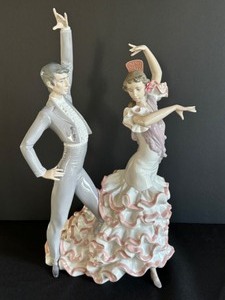 lot 39 image: Lladro Porcelain Figurine A Passionate Dance 6387