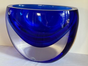 lot 43 image: Gino Cenedese, Murano Cobalt Blue Art Glass Vase  Gino Cenedese Murano Vetri Art Glass Vase