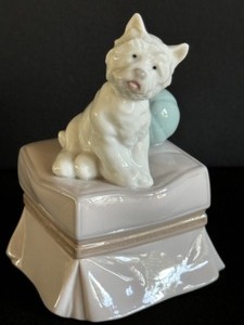 lot 82 image: Lladro Porcelain Figurine My Favorite Companion 6985