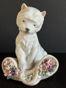 lot 83 image: Lladro Playful Character Dog Figurine