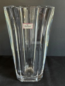 lot 80 image: Baccarat Crystal Vase