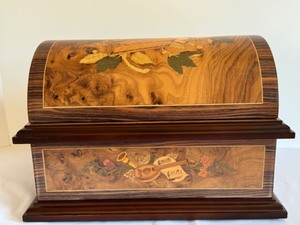lot 41 image: Reuge Music Treasure Chest- Disc Movement Music Box with Set of 10 Discs