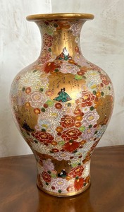 lot 157C image: Vintage Japanese Satsuma Thousand Flowers Vase