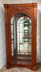 lot 25A image: Pulaski Antiques Road Show Display Cabinet