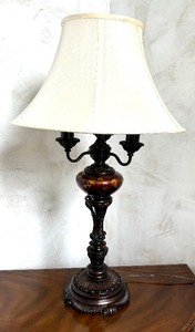 lot 106 image: Elegant Table Lamp